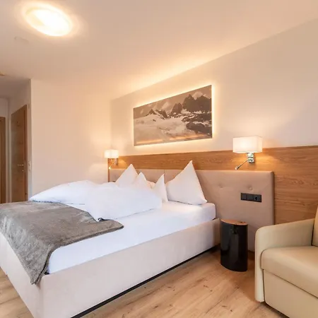 维尔贝拉酒店 *